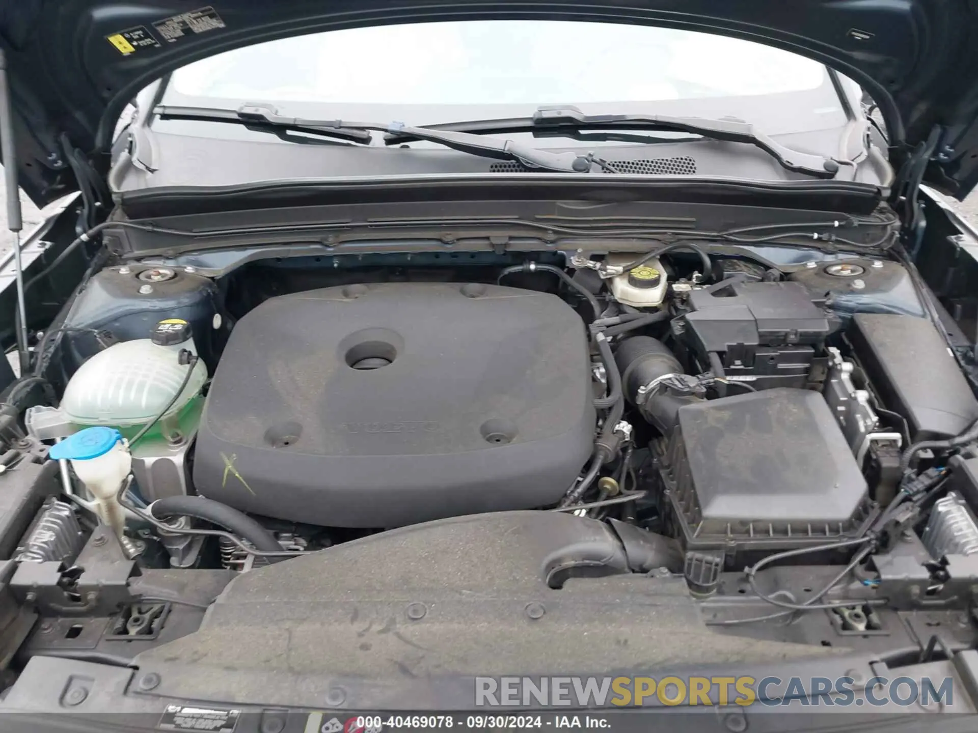10 Photograph of a damaged car YV4162UK6N2699394 VOLVO XC40 2022