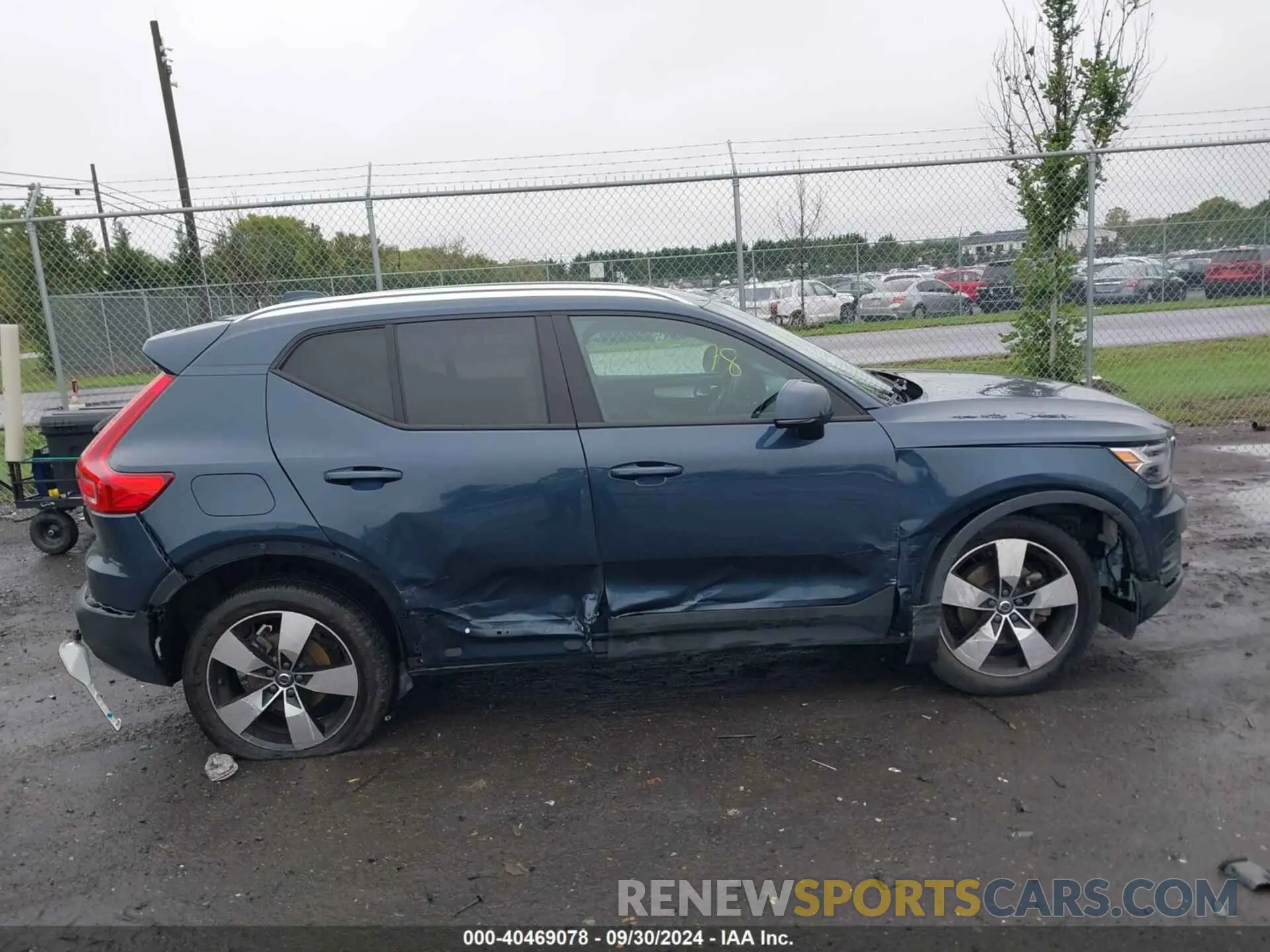 13 Photograph of a damaged car YV4162UK6N2699394 VOLVO XC40 2022