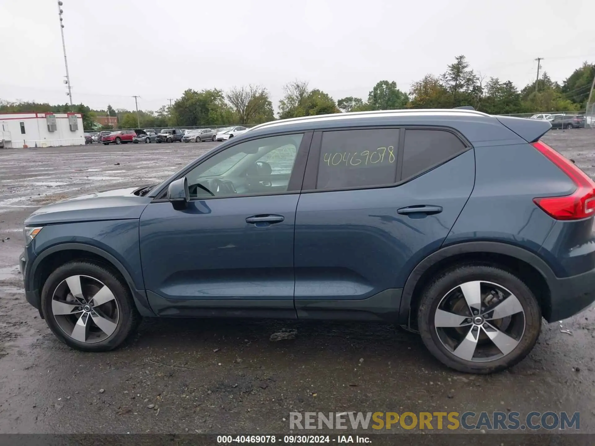 14 Photograph of a damaged car YV4162UK6N2699394 VOLVO XC40 2022
