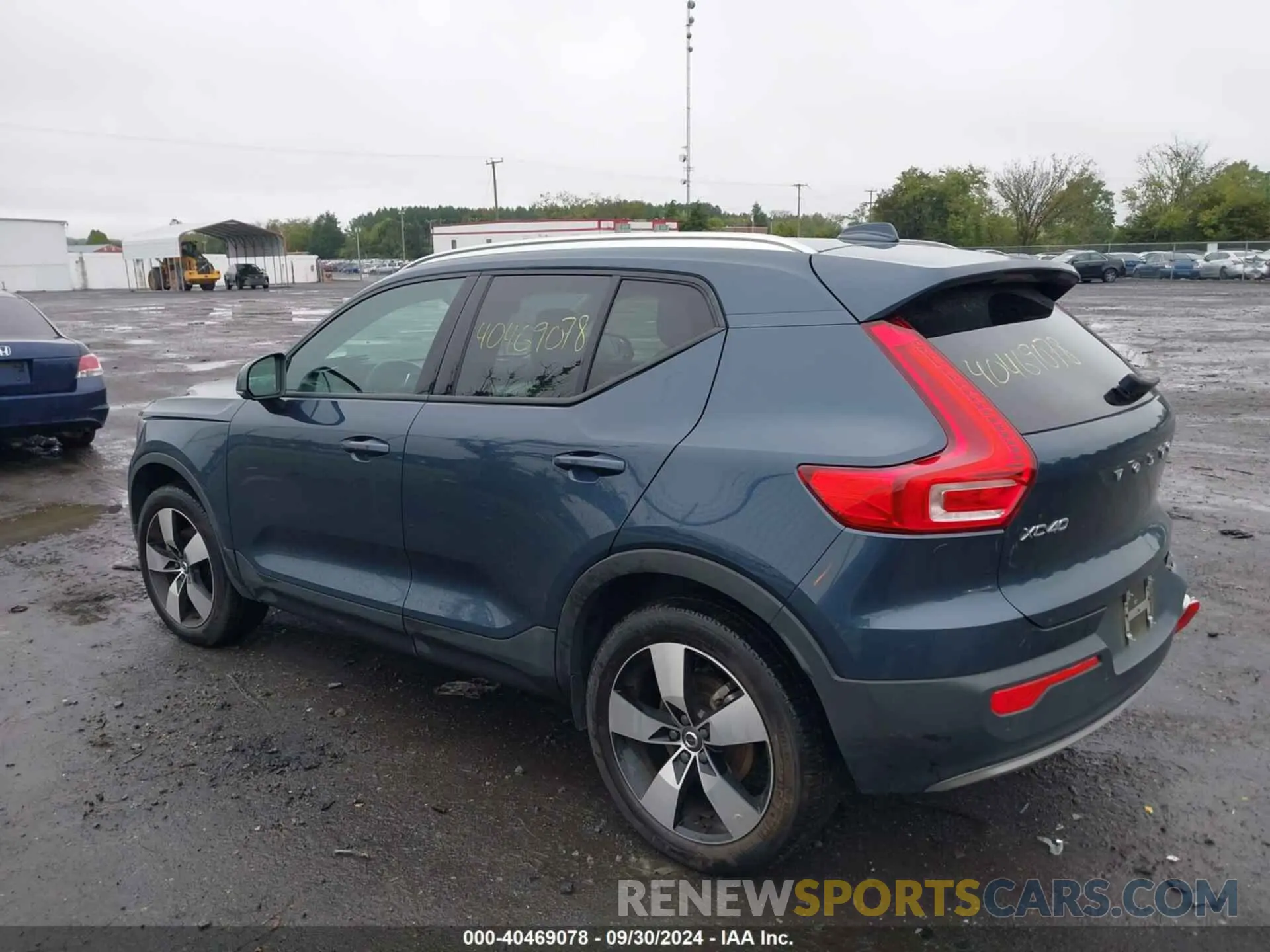 3 Photograph of a damaged car YV4162UK6N2699394 VOLVO XC40 2022