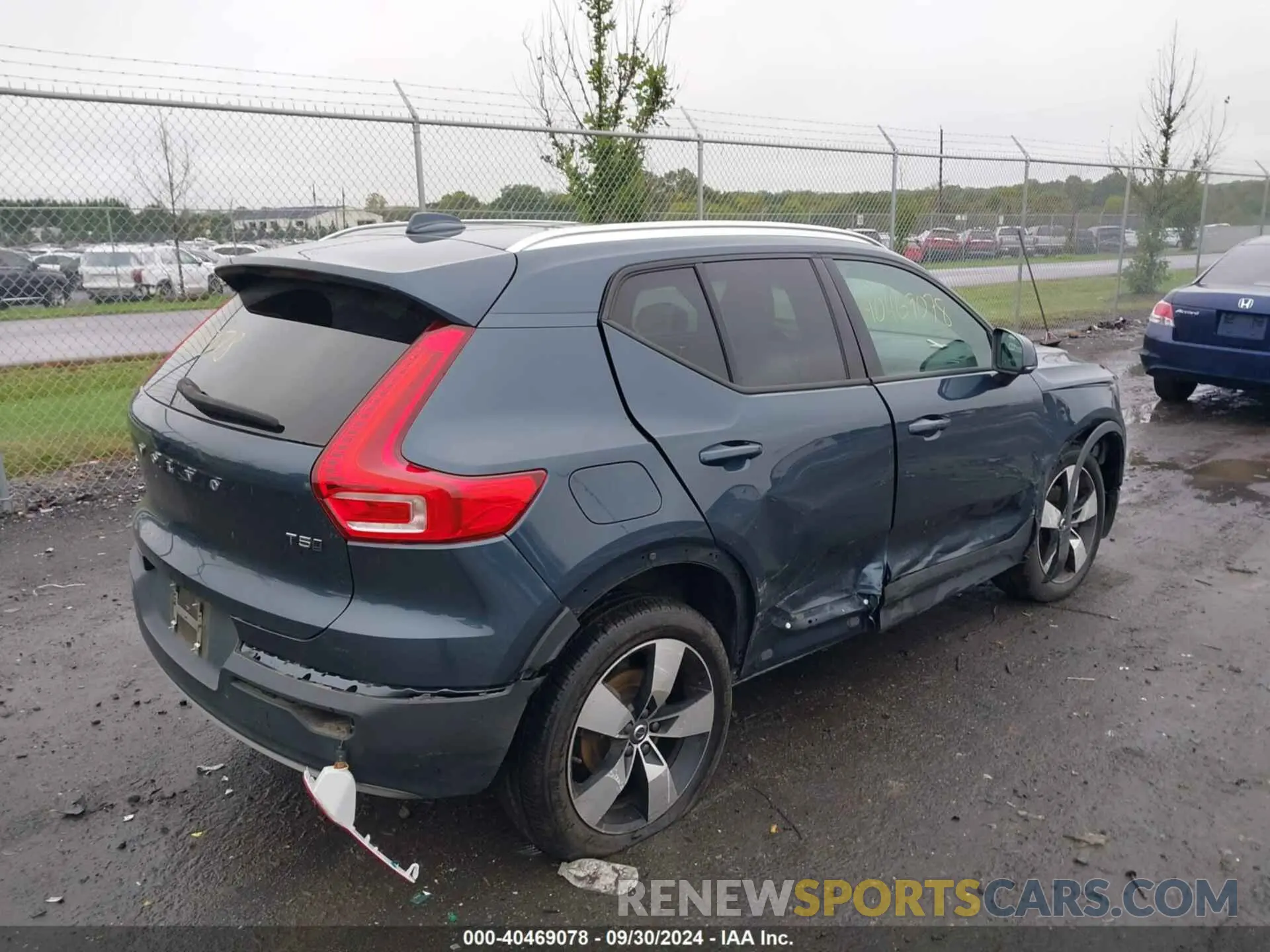 4 Photograph of a damaged car YV4162UK6N2699394 VOLVO XC40 2022