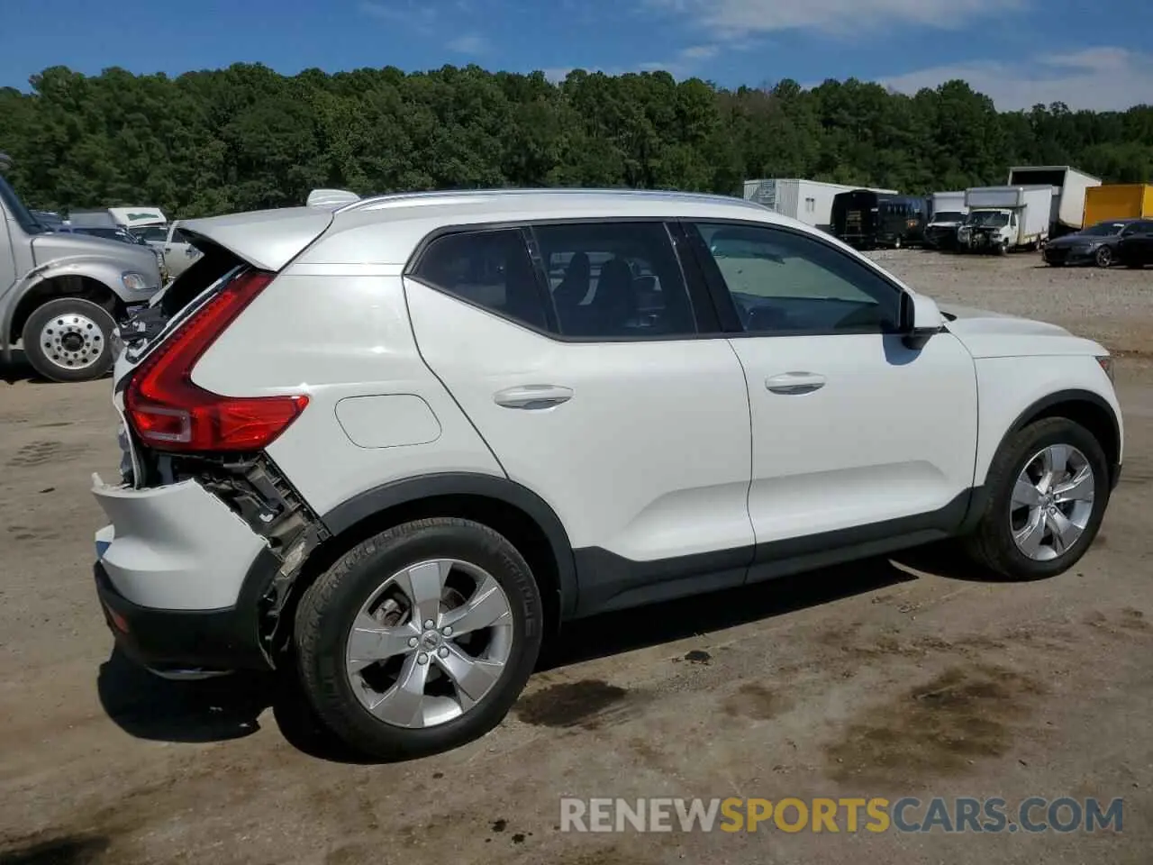 3 Photograph of a damaged car YV4162UK6N2768391 VOLVO XC40 2022