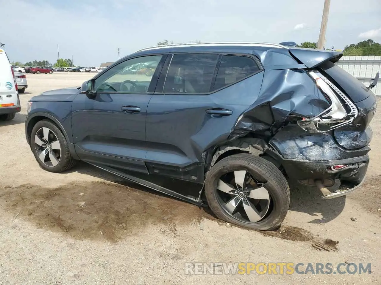 2 Photograph of a damaged car YV4162UK7N2651497 VOLVO XC40 2022