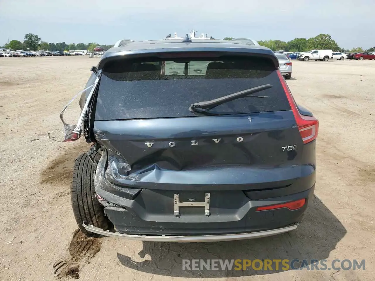6 Photograph of a damaged car YV4162UK7N2651497 VOLVO XC40 2022