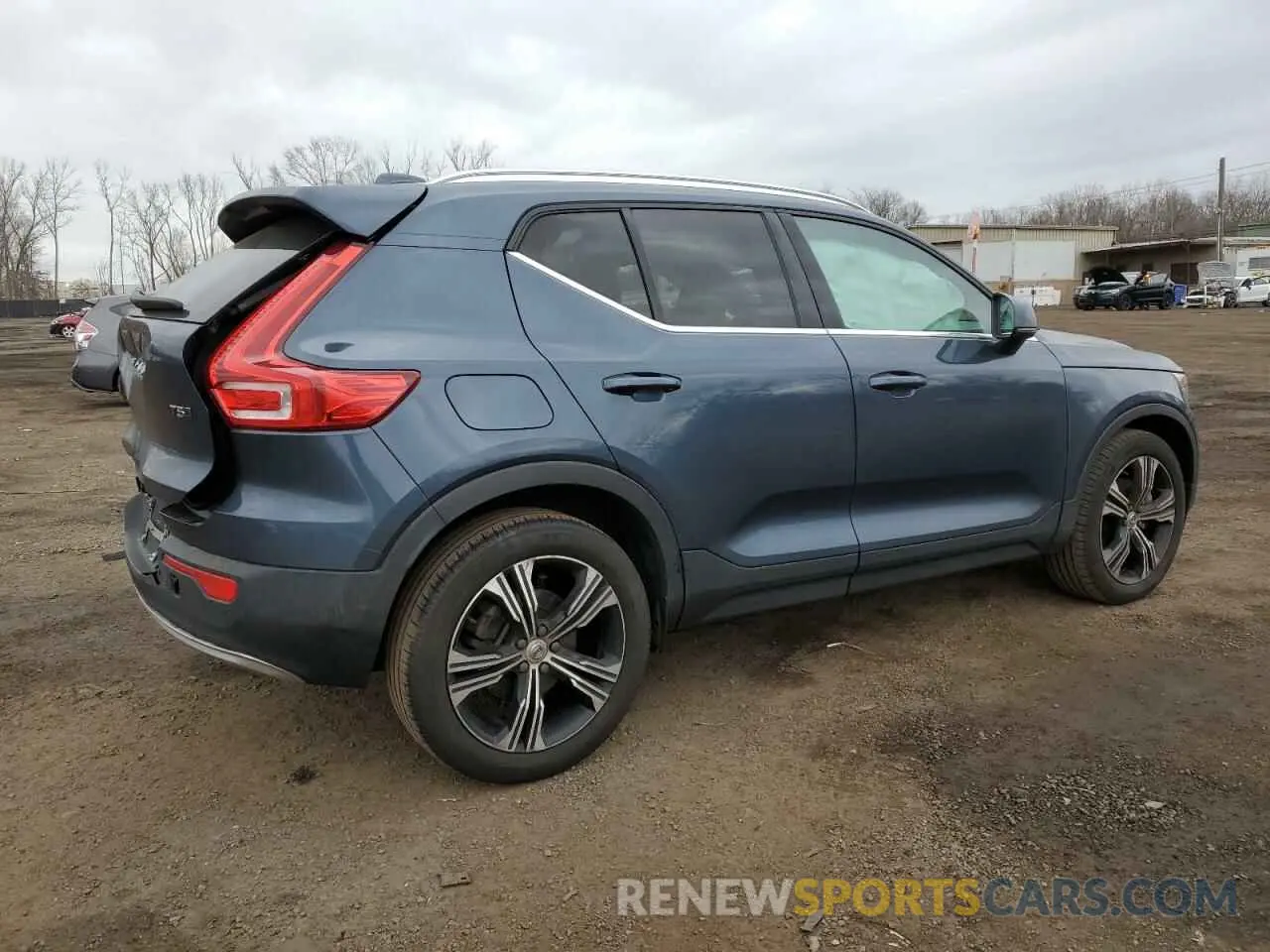 3 Photograph of a damaged car YV4162UL3N2646788 VOLVO XC40 2022