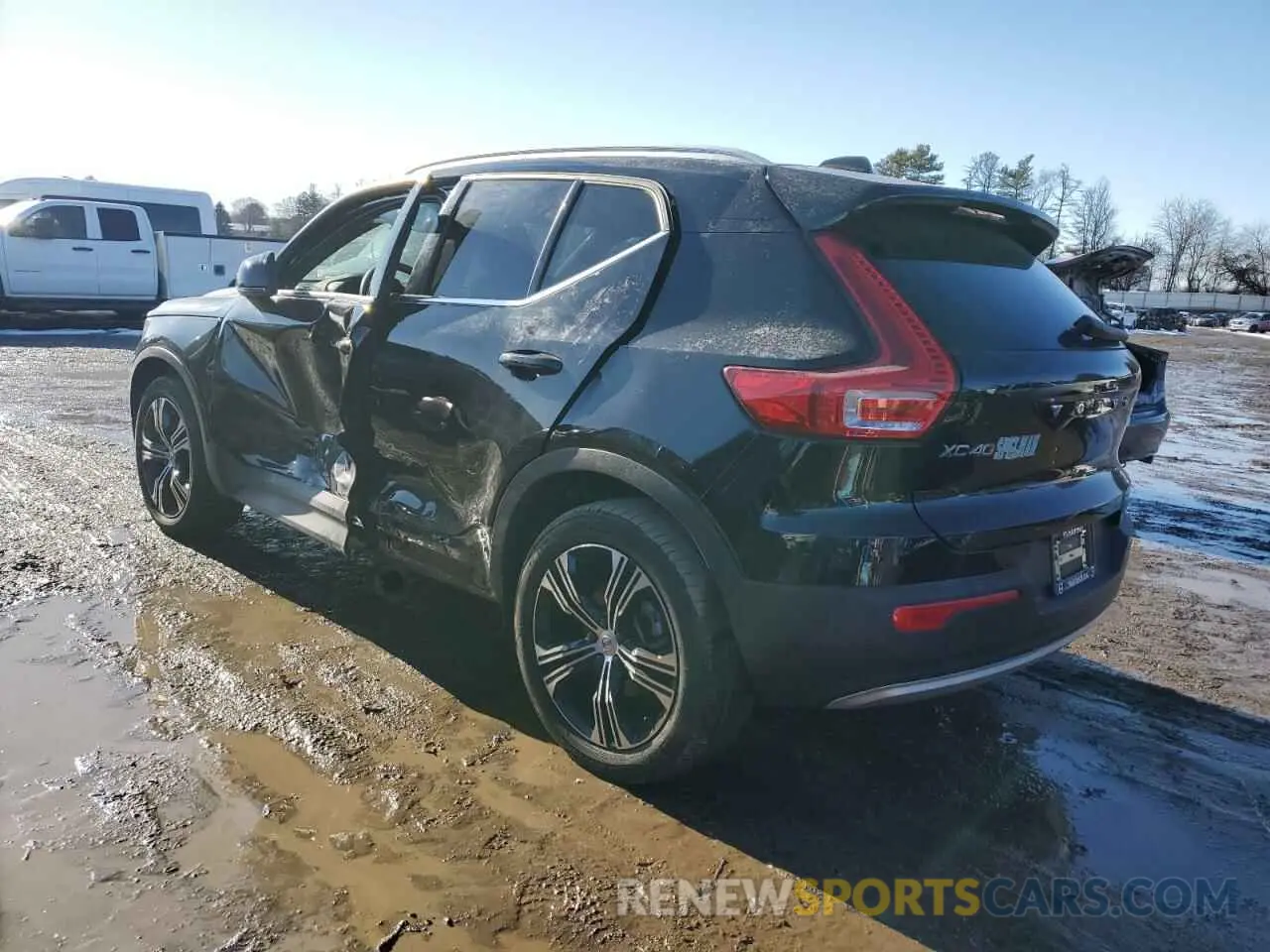 2 Photograph of a damaged car YV4162UL3N2776778 VOLVO XC40 2022