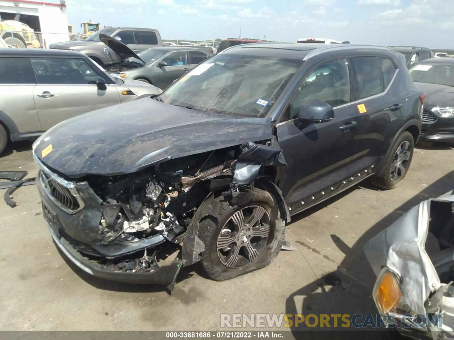 2 Photograph of a damaged car YV4162UL6N2716039 VOLVO XC40 2022