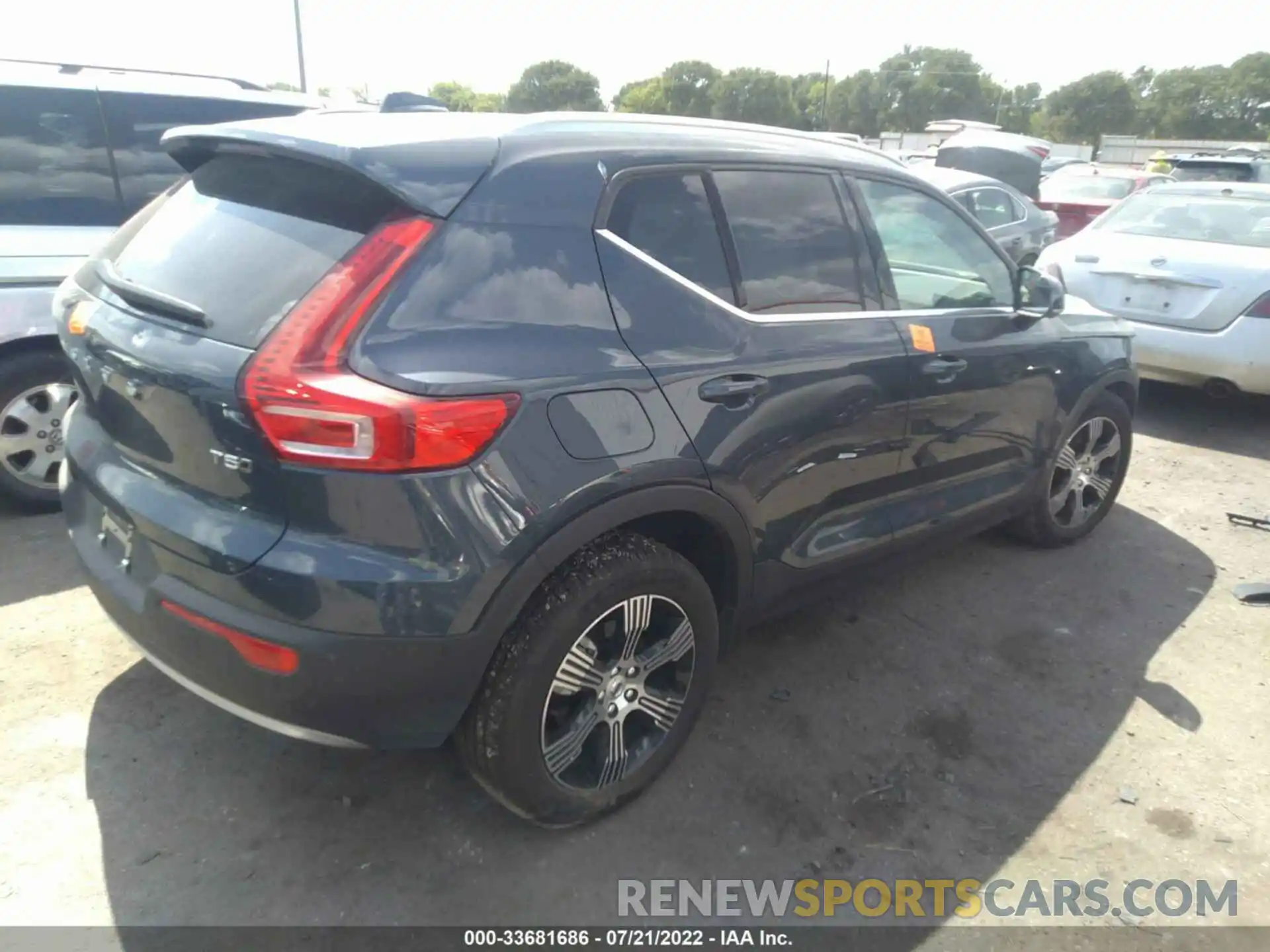 4 Photograph of a damaged car YV4162UL6N2716039 VOLVO XC40 2022