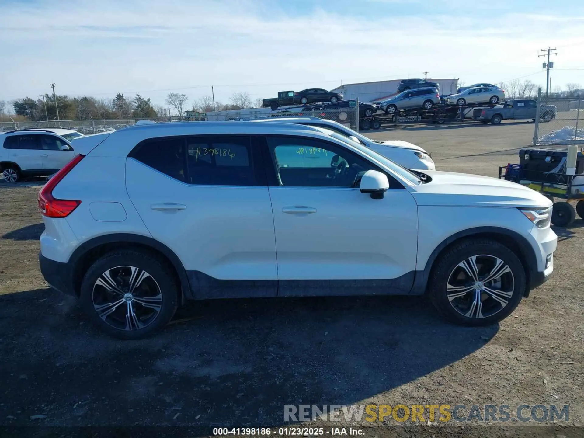 13 Photograph of a damaged car YV4162UL7N2738924 VOLVO XC40 2022