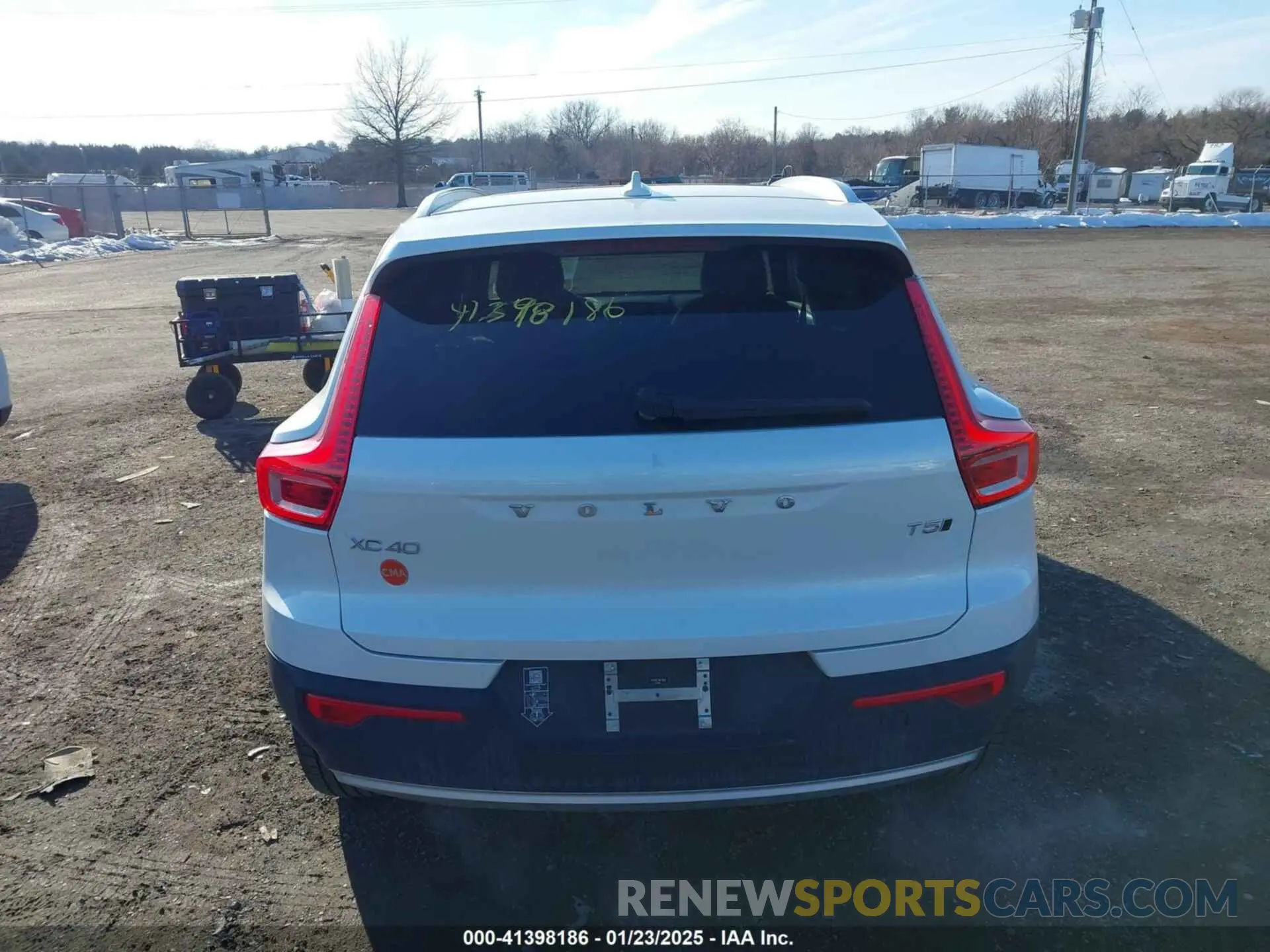 16 Photograph of a damaged car YV4162UL7N2738924 VOLVO XC40 2022