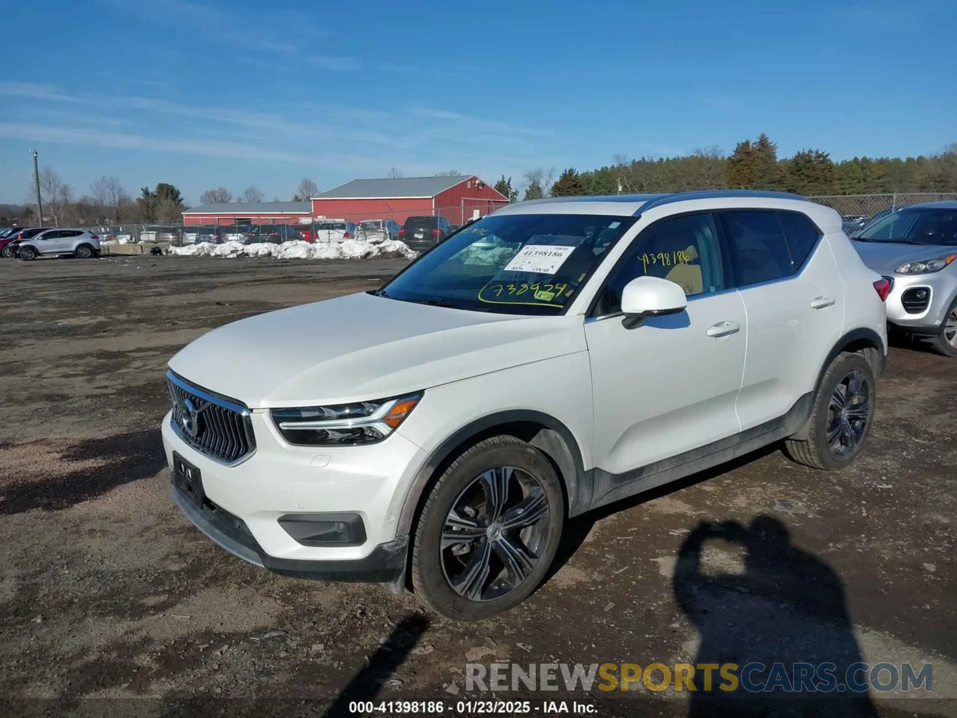 2 Photograph of a damaged car YV4162UL7N2738924 VOLVO XC40 2022