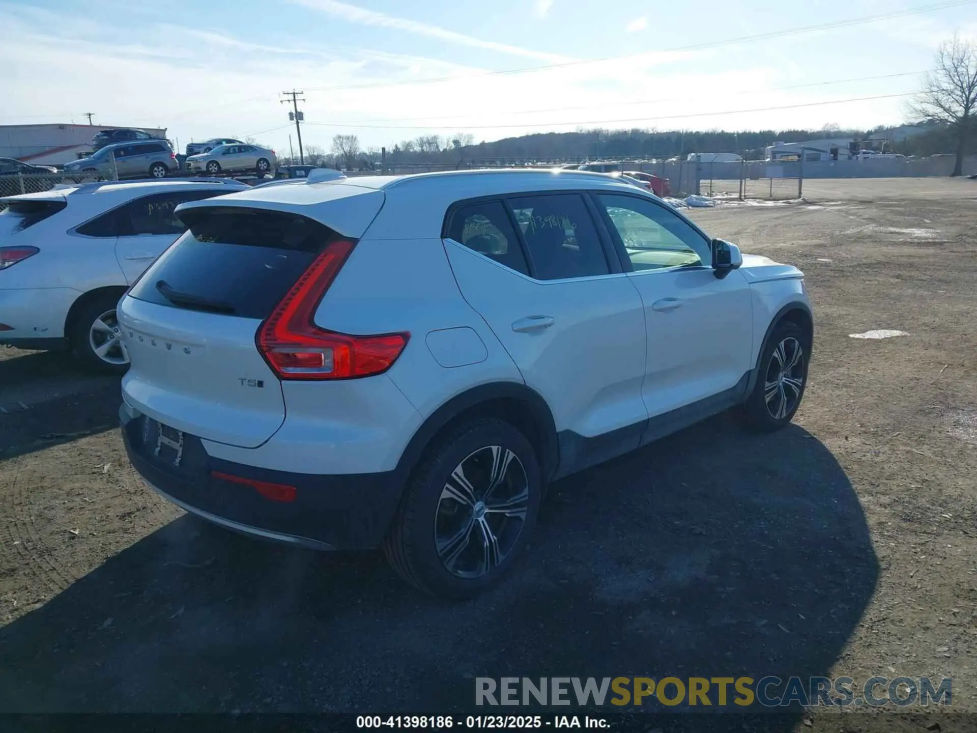 4 Photograph of a damaged car YV4162UL7N2738924 VOLVO XC40 2022