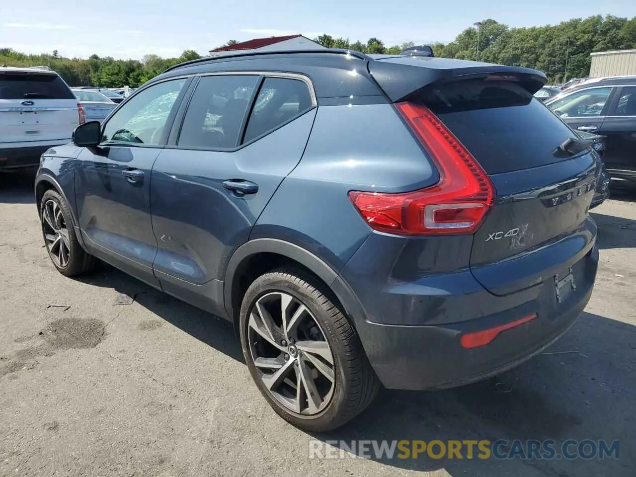 2 Photograph of a damaged car YV4162UM0N2750356 VOLVO XC40 2022