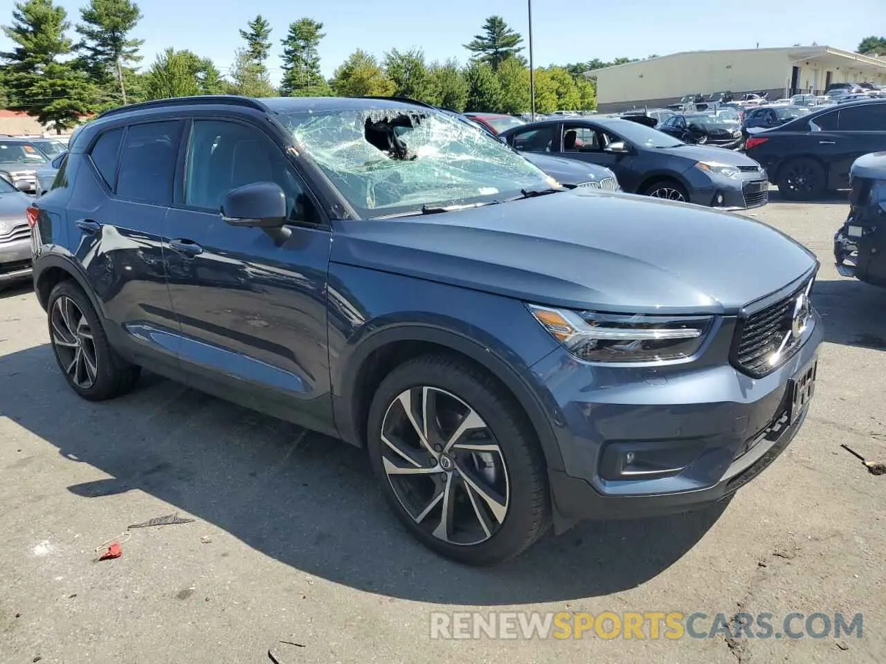 4 Photograph of a damaged car YV4162UM0N2750356 VOLVO XC40 2022