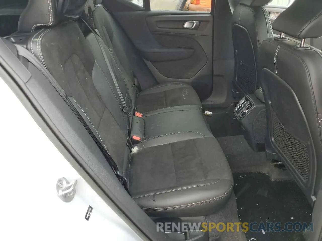 11 Photograph of a damaged car YV4162UM0N2756187 VOLVO XC40 2022