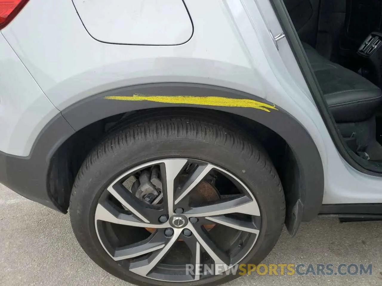 13 Photograph of a damaged car YV4162UM0N2756187 VOLVO XC40 2022