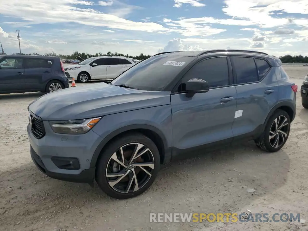 1 Photograph of a damaged car YV4162UM0N2770445 VOLVO XC40 2022