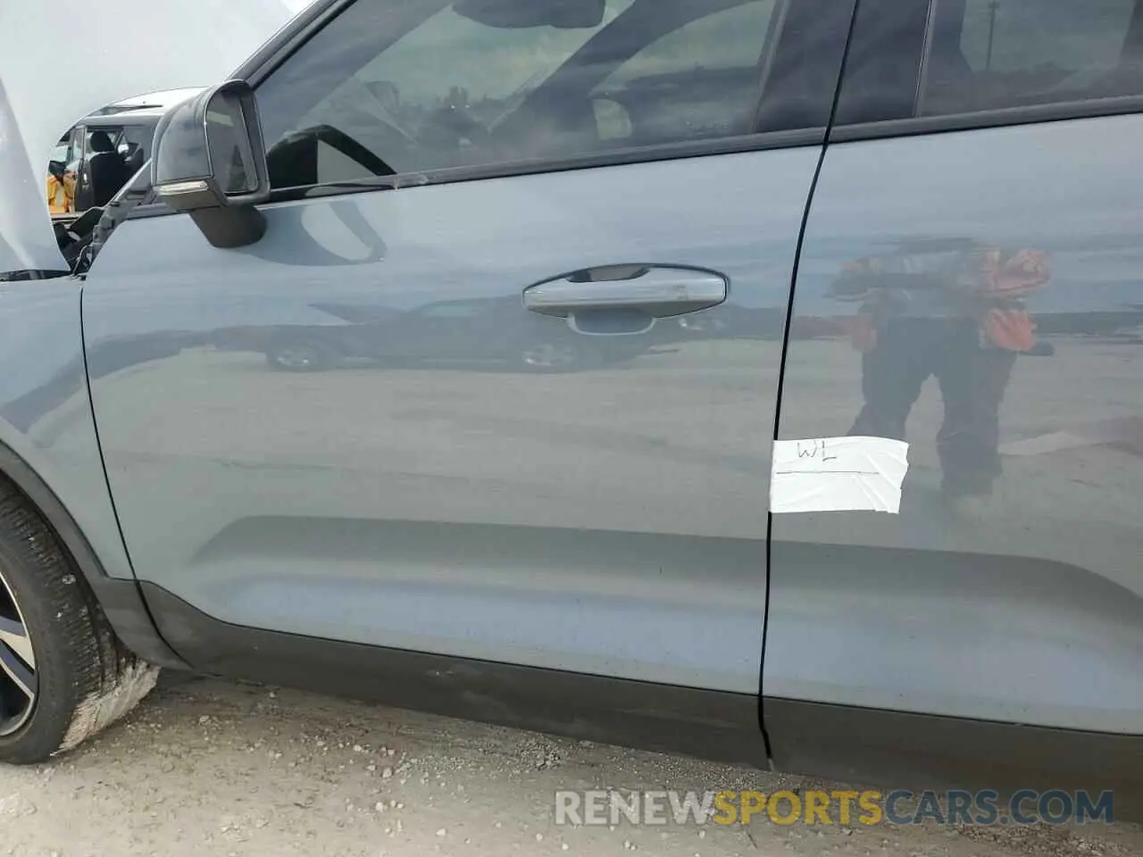 13 Photograph of a damaged car YV4162UM0N2770445 VOLVO XC40 2022