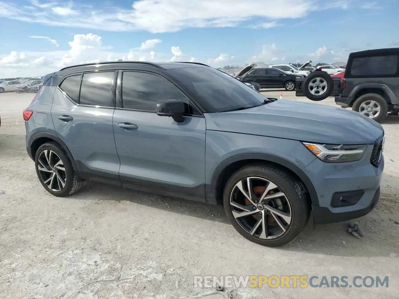 4 Photograph of a damaged car YV4162UM0N2770445 VOLVO XC40 2022
