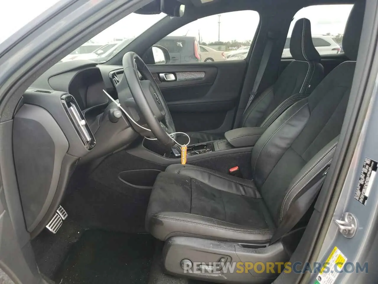 7 Photograph of a damaged car YV4162UM0N2770445 VOLVO XC40 2022