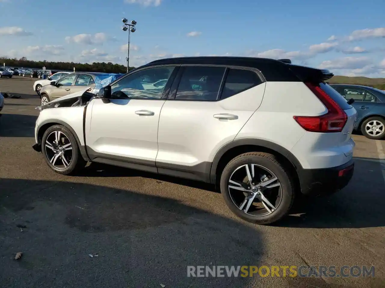 2 Photograph of a damaged car YV4162UM1N2779798 VOLVO XC40 2022