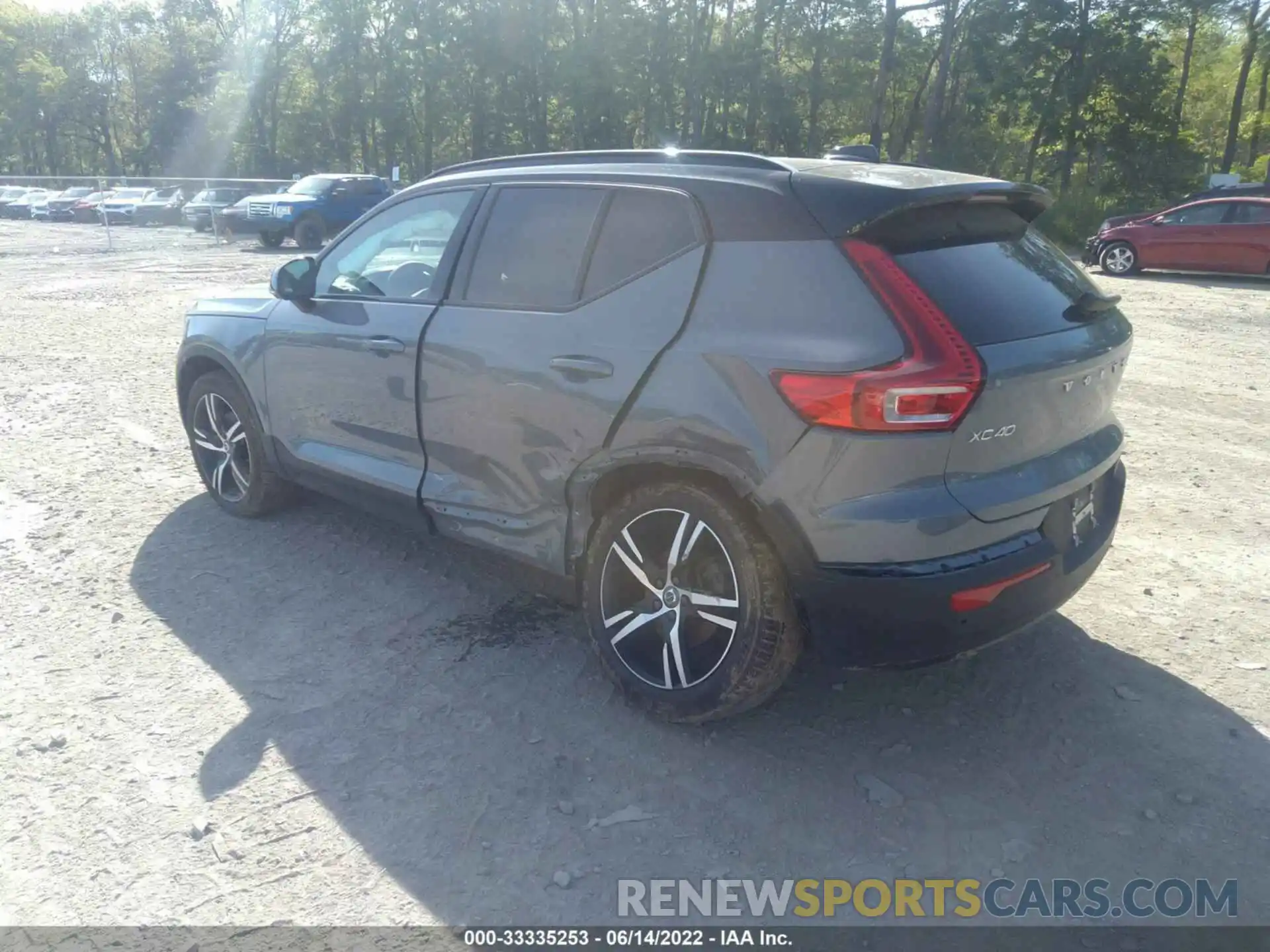 3 Photograph of a damaged car YV4162UM2N2649142 VOLVO XC40 2022