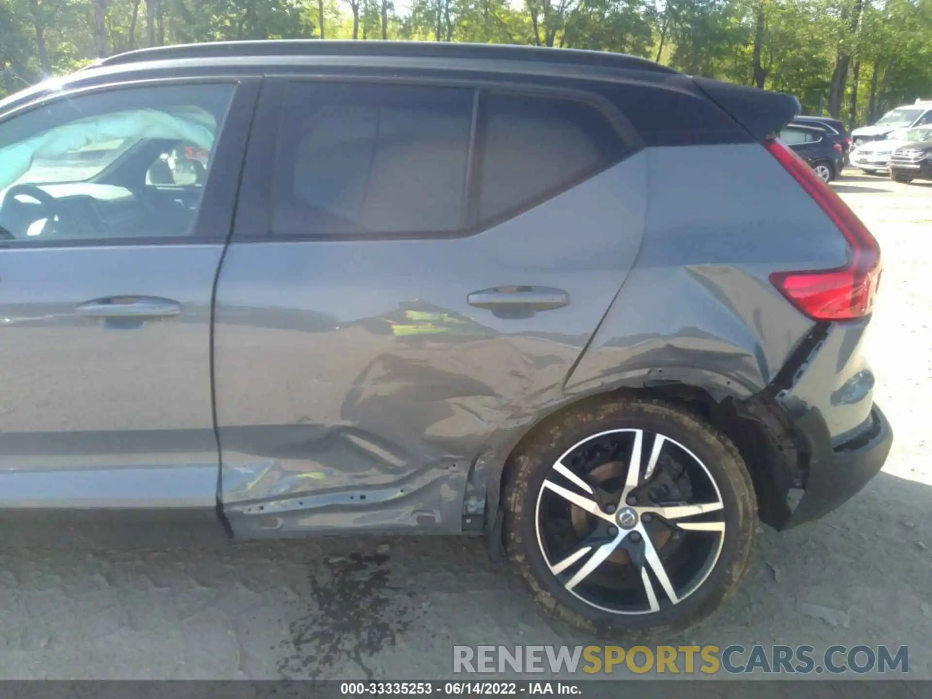 6 Photograph of a damaged car YV4162UM2N2649142 VOLVO XC40 2022