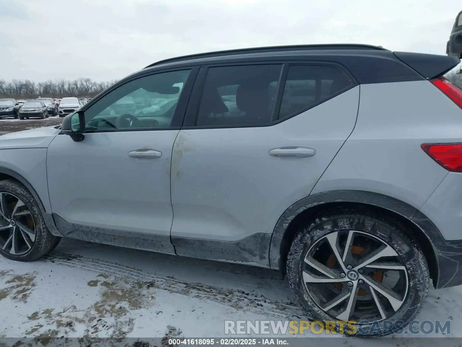 14 Photograph of a damaged car YV4162UM2N2668077 VOLVO XC40 2022