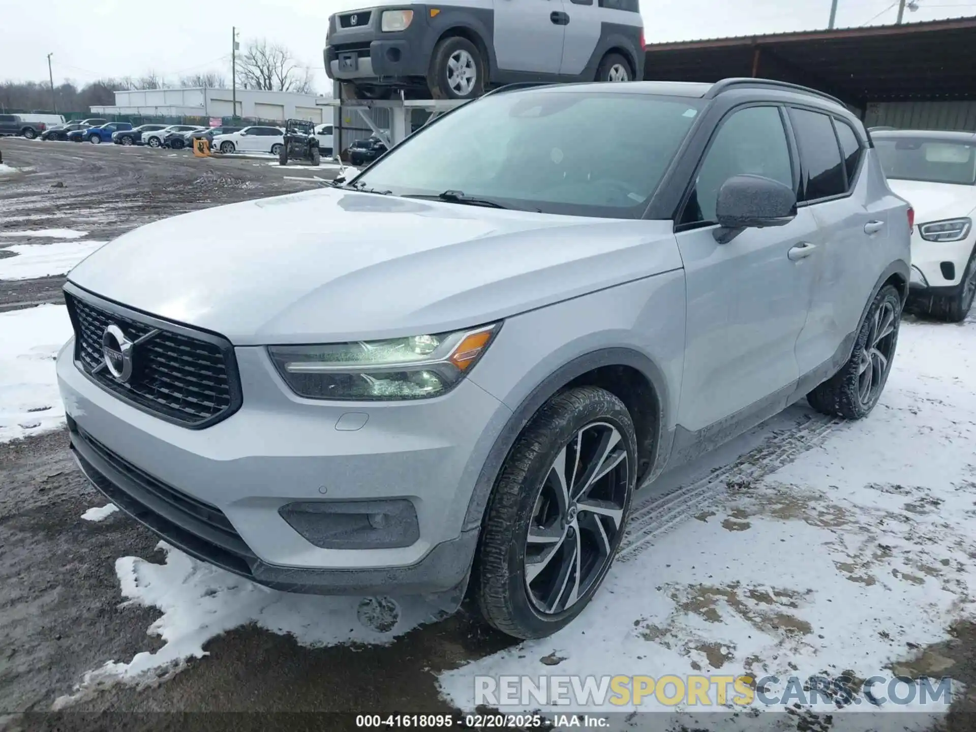 2 Photograph of a damaged car YV4162UM2N2668077 VOLVO XC40 2022