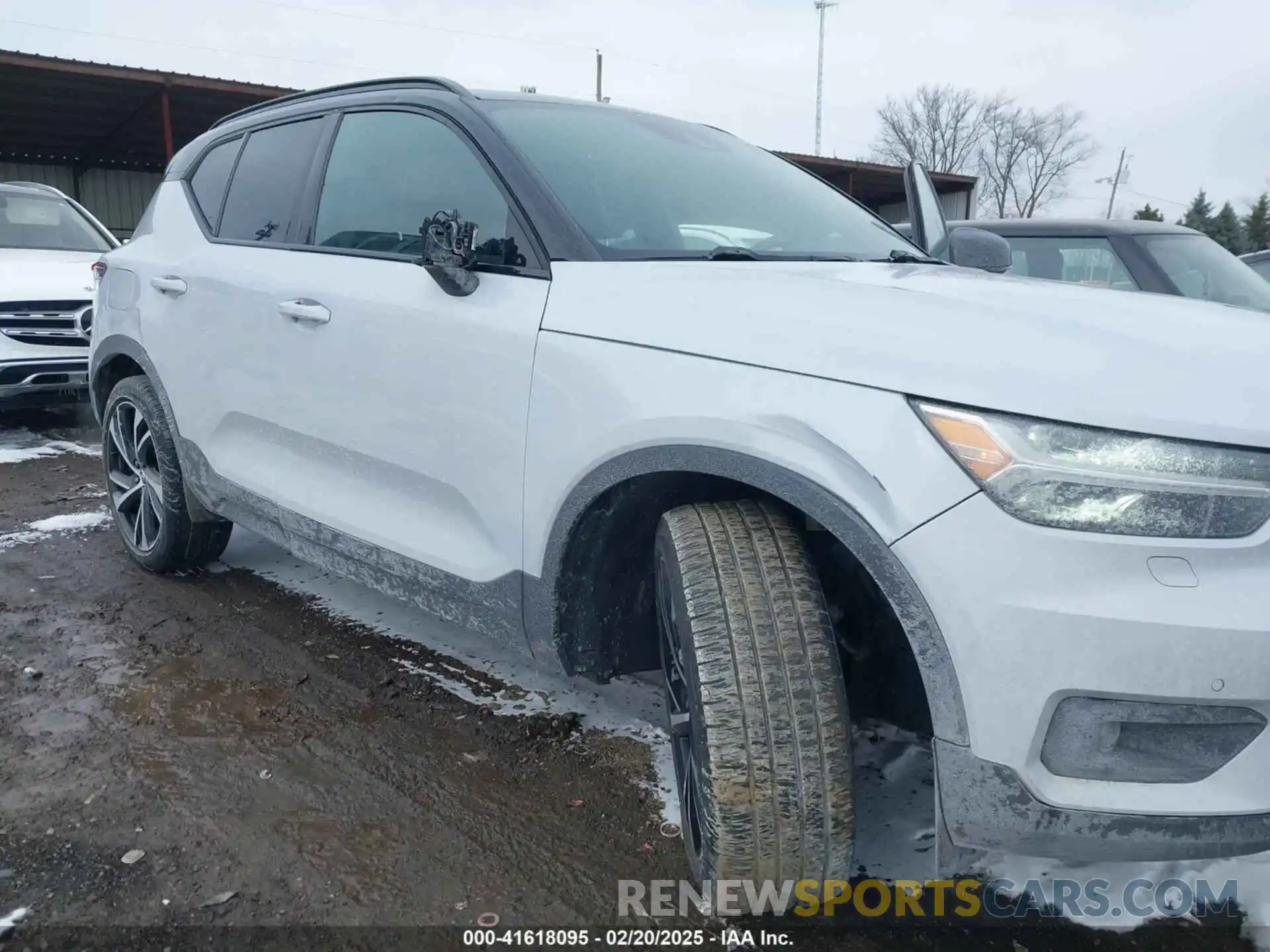 6 Photograph of a damaged car YV4162UM2N2668077 VOLVO XC40 2022