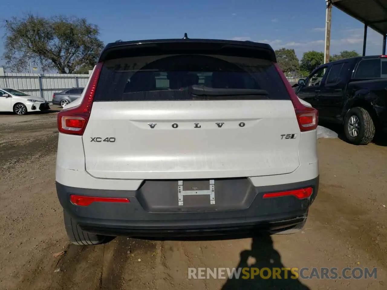 6 Photograph of a damaged car YV4162UM2N2712319 VOLVO XC40 2022