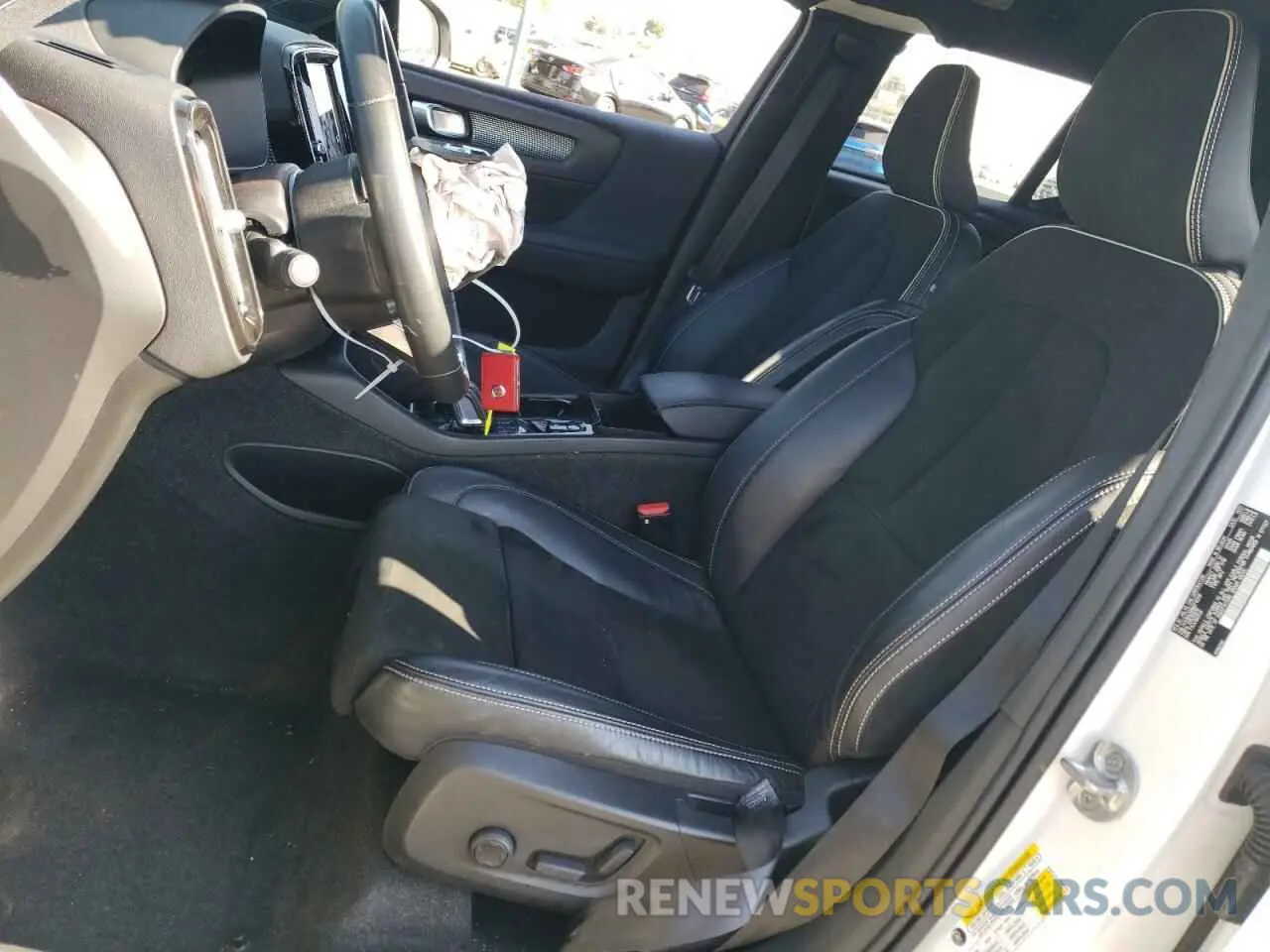 7 Photograph of a damaged car YV4162UM2N2712319 VOLVO XC40 2022