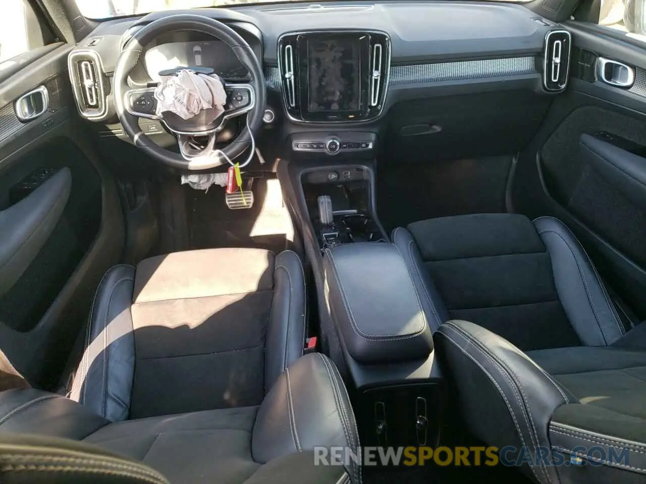 8 Photograph of a damaged car YV4162UM2N2712319 VOLVO XC40 2022