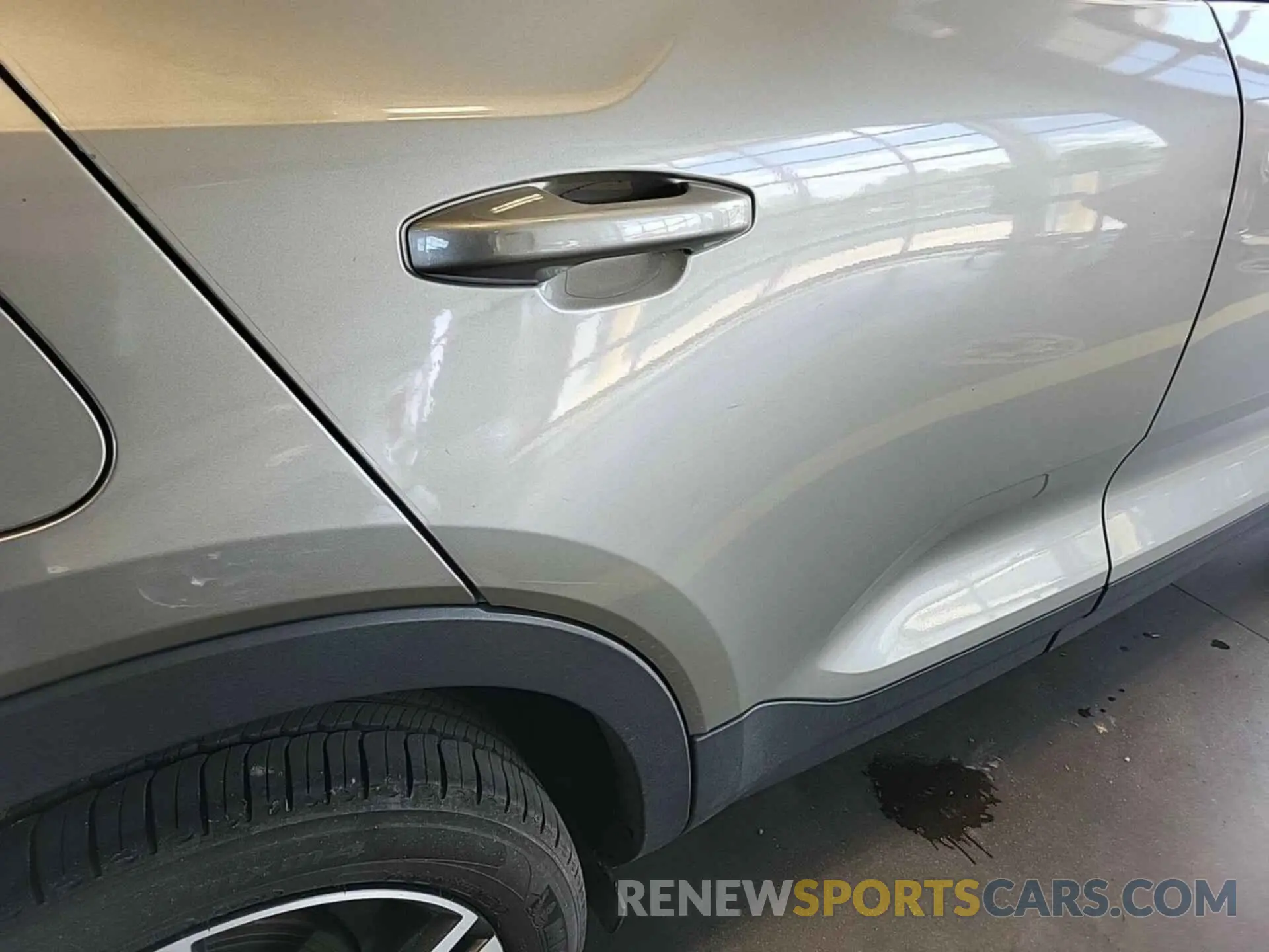 10 Photograph of a damaged car YV4162UM2N2769099 VOLVO XC40 2022
