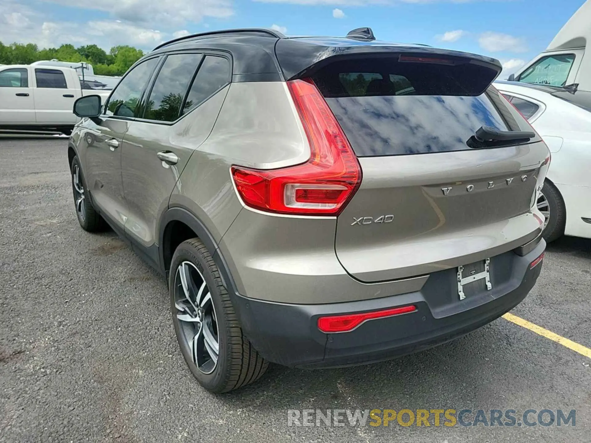 12 Photograph of a damaged car YV4162UM2N2769099 VOLVO XC40 2022