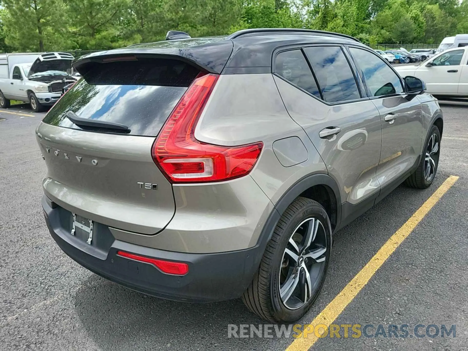 13 Photograph of a damaged car YV4162UM2N2769099 VOLVO XC40 2022