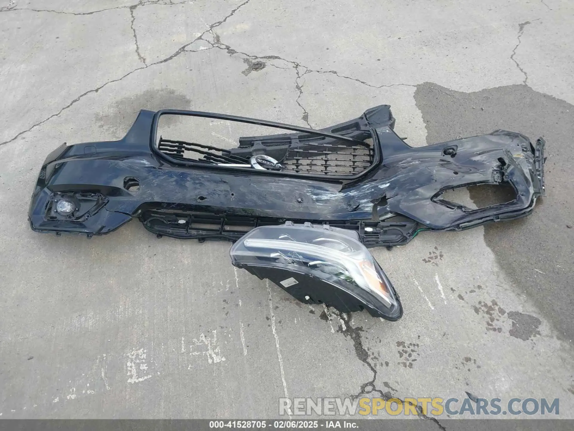12 Photograph of a damaged car YV4162UM3N2644113 VOLVO XC40 2022