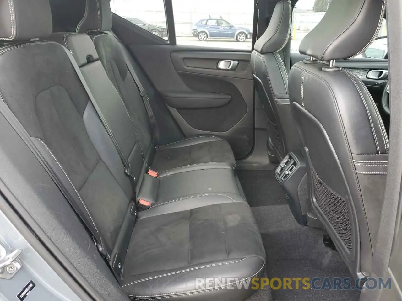 11 Photograph of a damaged car YV4162UM3N2647089 VOLVO XC40 2022