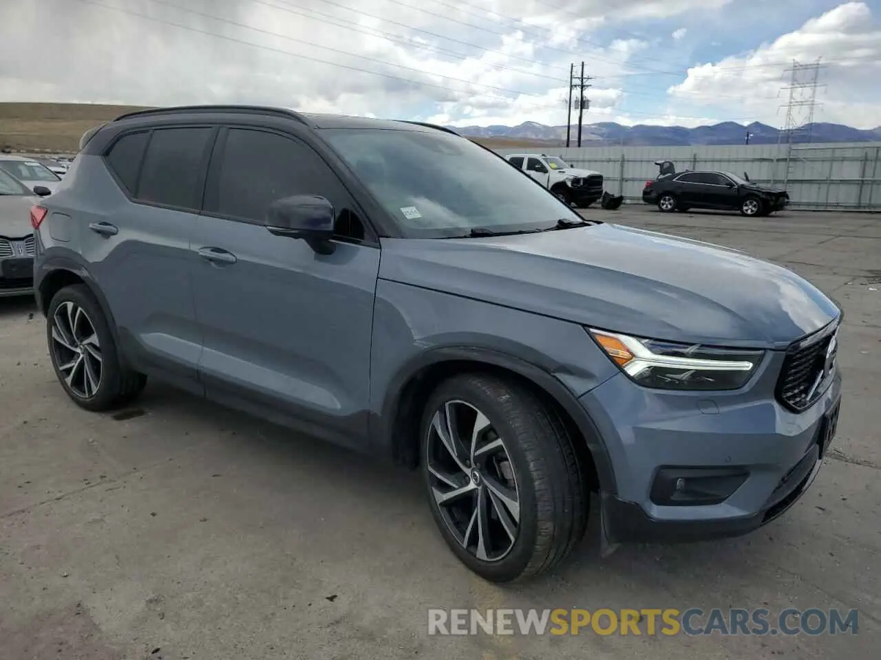 4 Photograph of a damaged car YV4162UM3N2647089 VOLVO XC40 2022
