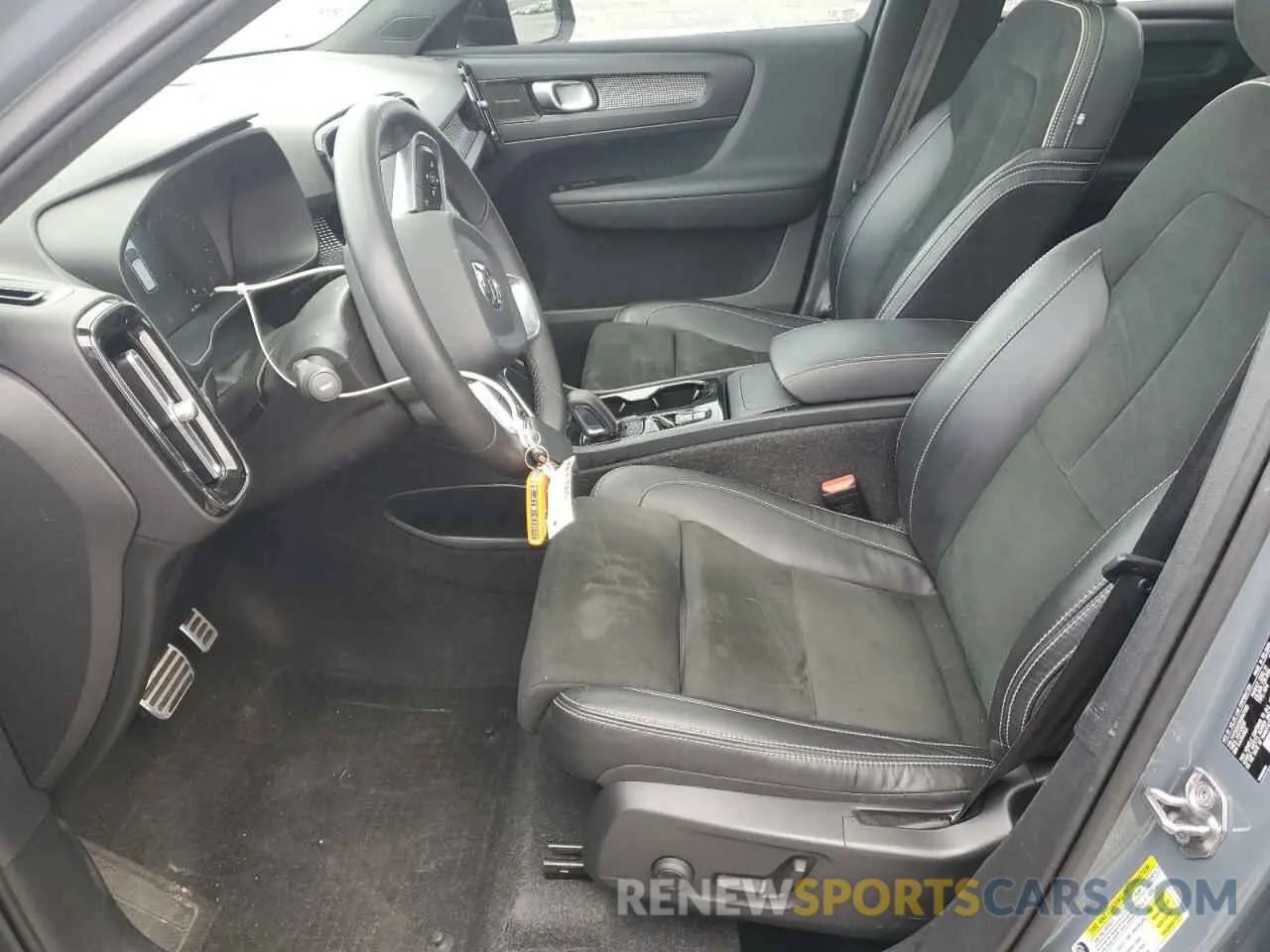 7 Photograph of a damaged car YV4162UM3N2647089 VOLVO XC40 2022