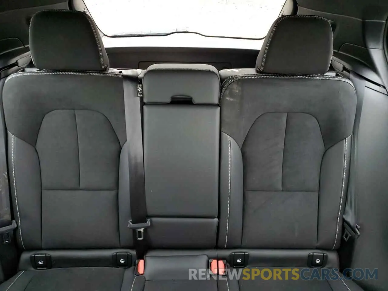 10 Photograph of a damaged car YV4162UM3N2789930 VOLVO XC40 2022