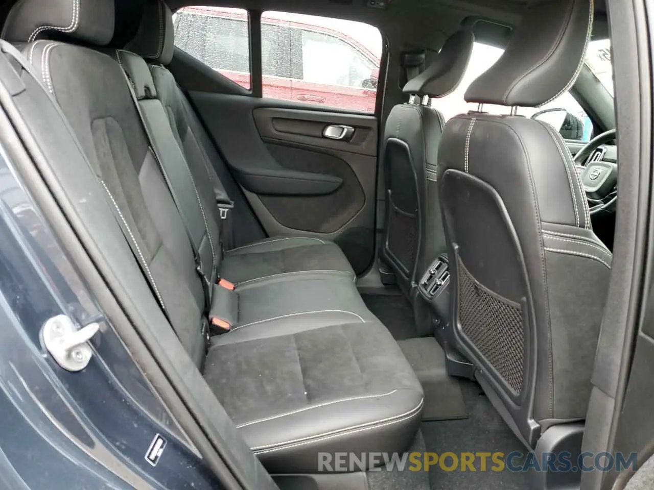 11 Photograph of a damaged car YV4162UM3N2789930 VOLVO XC40 2022