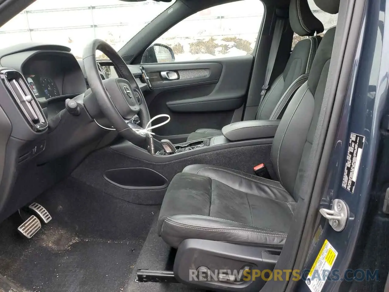7 Photograph of a damaged car YV4162UM3N2789930 VOLVO XC40 2022