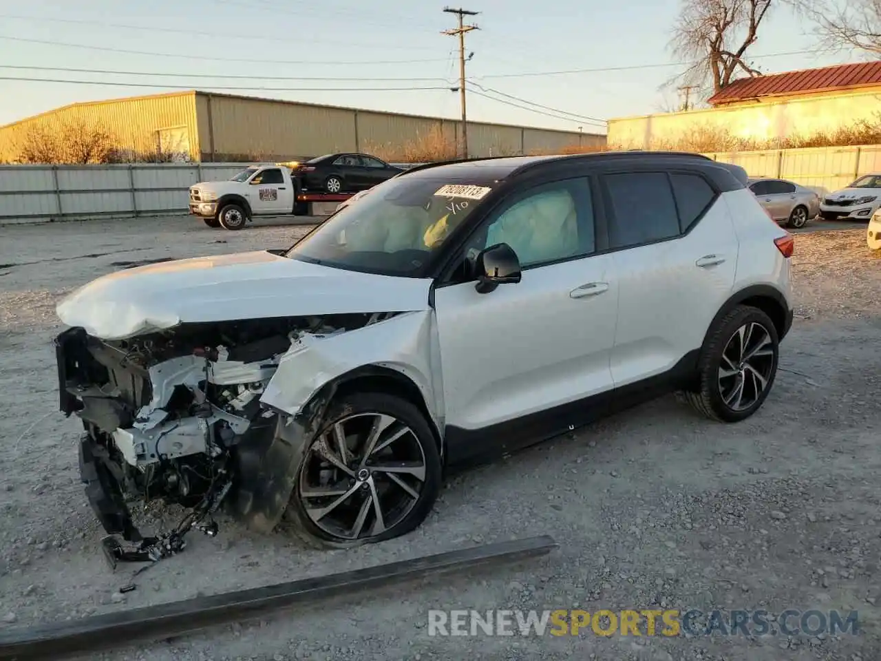 1 Photograph of a damaged car YV4162UM4N2693790 VOLVO XC40 2022