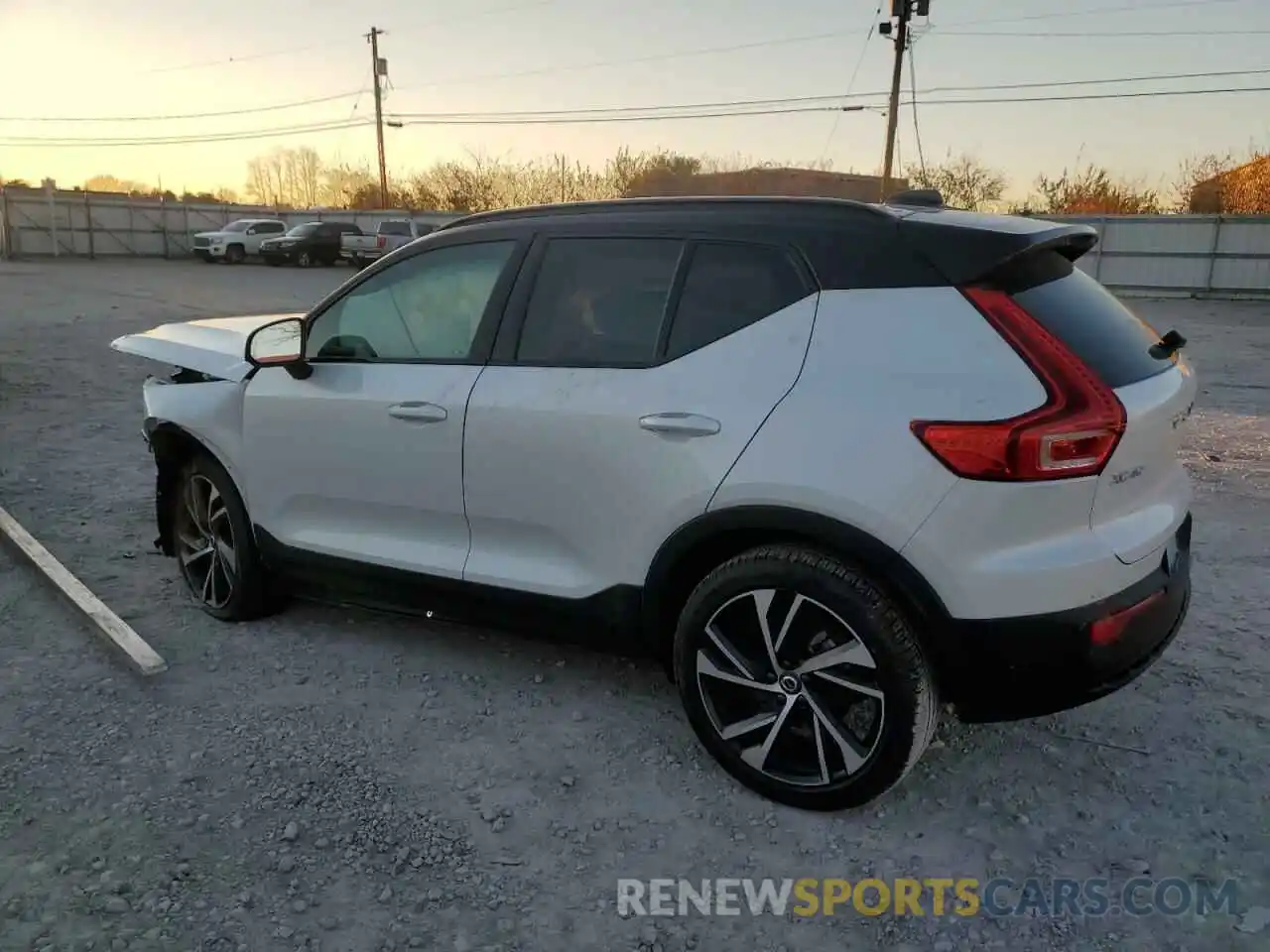 2 Photograph of a damaged car YV4162UM4N2693790 VOLVO XC40 2022