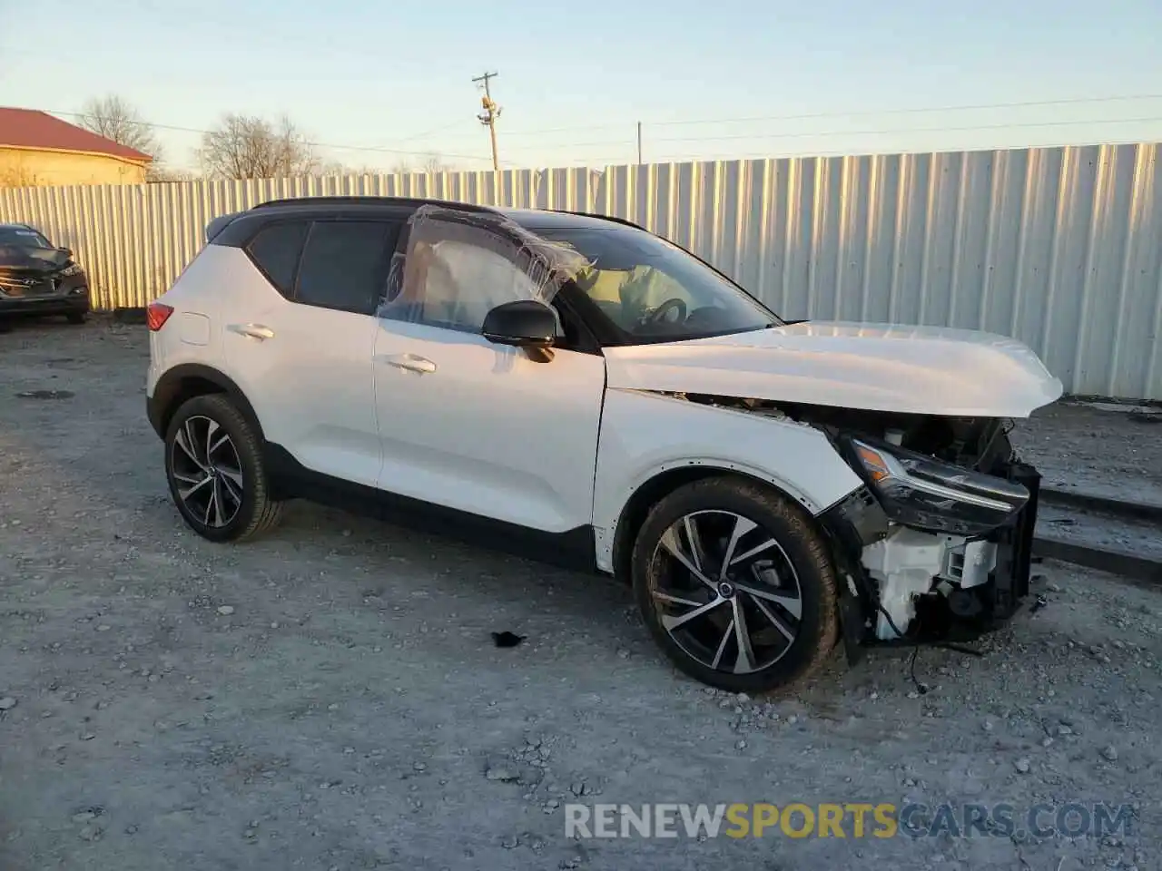 4 Photograph of a damaged car YV4162UM4N2693790 VOLVO XC40 2022