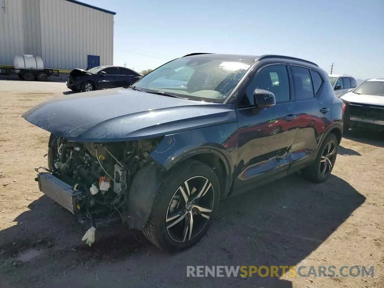 1 Photograph of a damaged car YV4162UM5N2695970 VOLVO XC40 2022