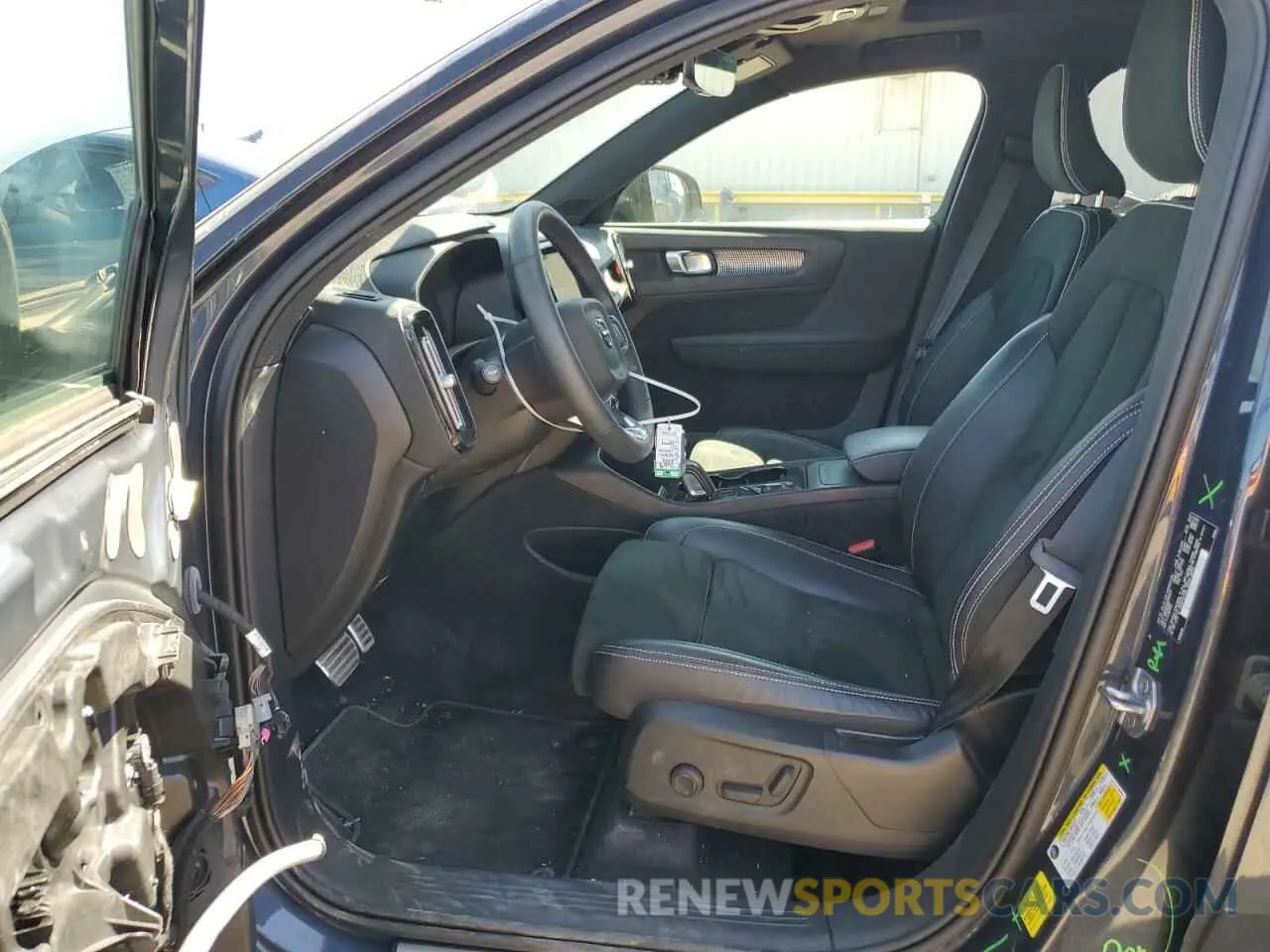 7 Photograph of a damaged car YV4162UM5N2695970 VOLVO XC40 2022