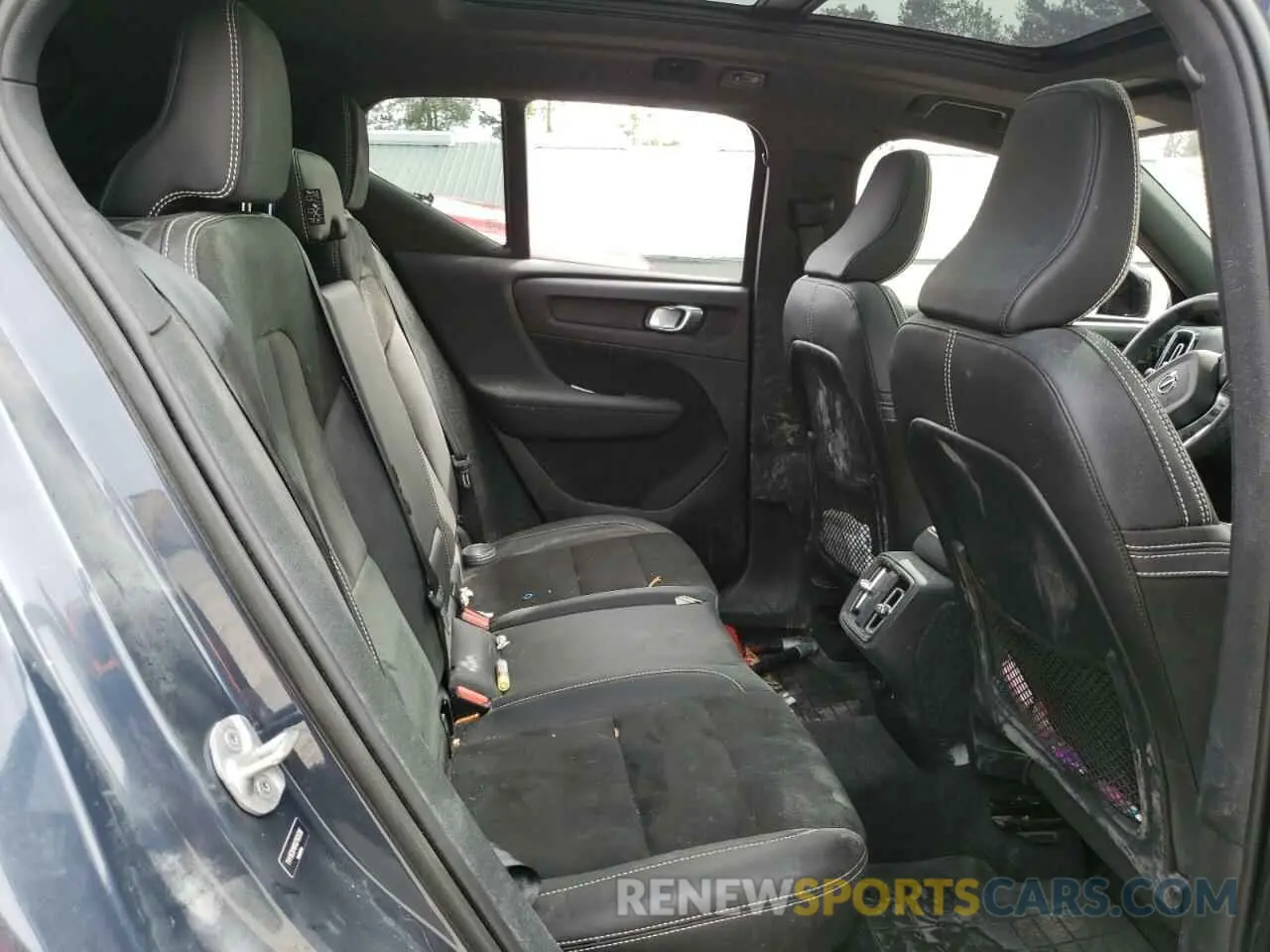 11 Photograph of a damaged car YV4162UM6N2783586 VOLVO XC40 2022