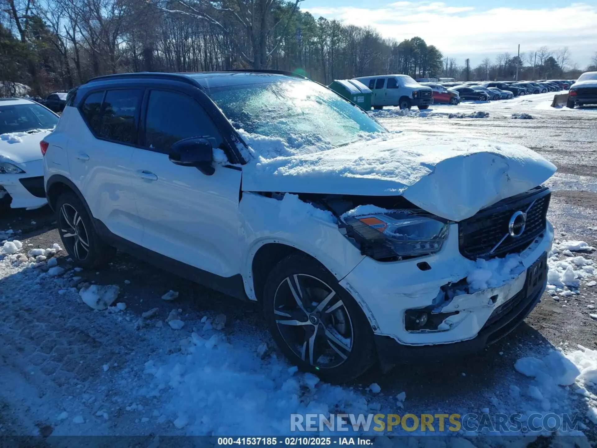 1 Photograph of a damaged car YV4162UM7N2730895 VOLVO XC40 2022